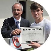 Aluno da Escola Secund�ria Martins Sarmento vence pr�mio do atleta com o melhor aproveitamento escolar